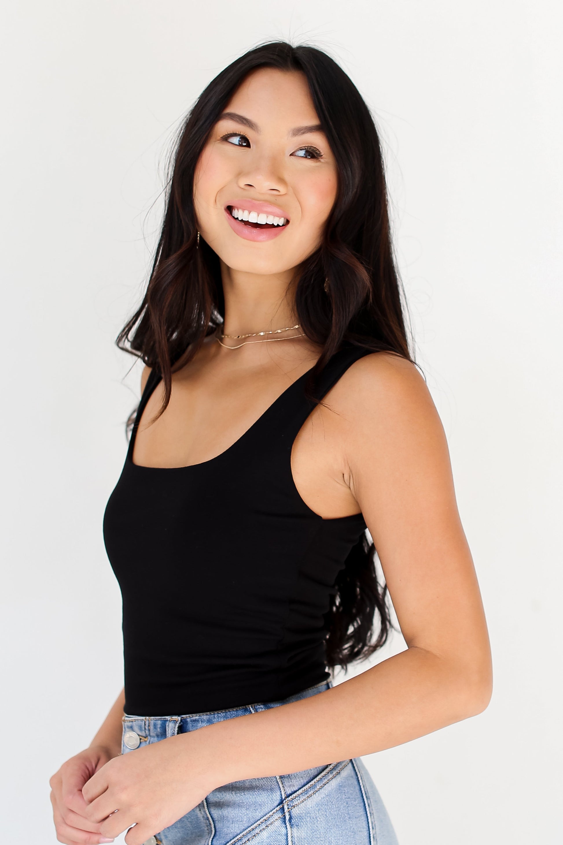 black Cropped Tank side view